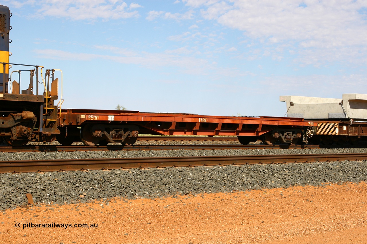071202 1230
Turner Siding, flat waggon 8500, originally built by Tomlinson Steel WA for Goldsworthy Mining as one of six 55 ton flat waggons built in 1966, and later modified by BHP to increase its capacity.
Keywords: Tomlinson-Steel-WA;GML;BHP-flat-waggon;