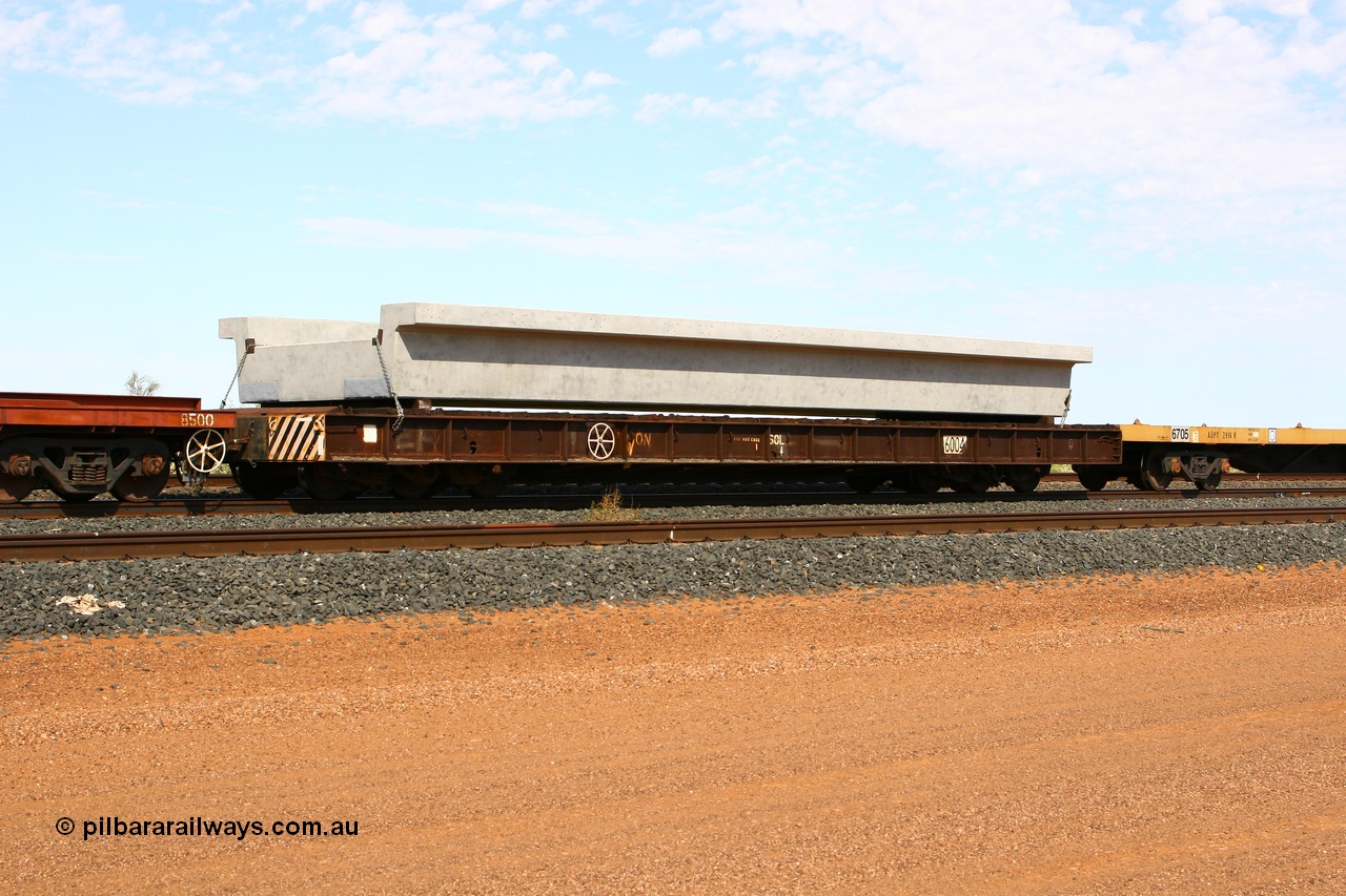 071202 1231
Turner Siding, Jumbo Flat waggon 6004 loaded with a new bridge deck, 6004 is an Ortner Car Company Cincinnati Ohio design, built by Vickers Hoskins in Perth WA 1969.
Keywords: Ortner-Car-Company-USA;Vickers-Hoskins-WA;135-tonne;BHP-flat-waggon;