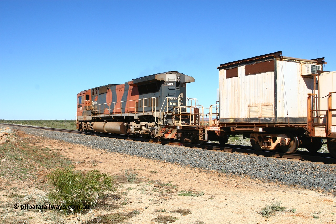 080621 2711
Tabba South, rail recovery and transport train, flat waggon 665, a cut down Magor USA built former Oroville Dam 91 ton ore waggon, used as the crib waggon on the steel train.
Keywords: Mt-Newman-Mining-WS;Magor-USA;BHP-rail-train;