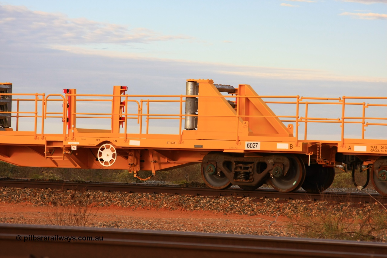 100717 0695
Flash Butt yard, new rail stock carrier waggon 6027, built by Gemco Rail in late 2009-10 as these waggons have Barber bogies and not Chinese castings, view of B end and handbrake and rail string support.
Keywords: Gemco-Rail-WA;BHP-rail-train;