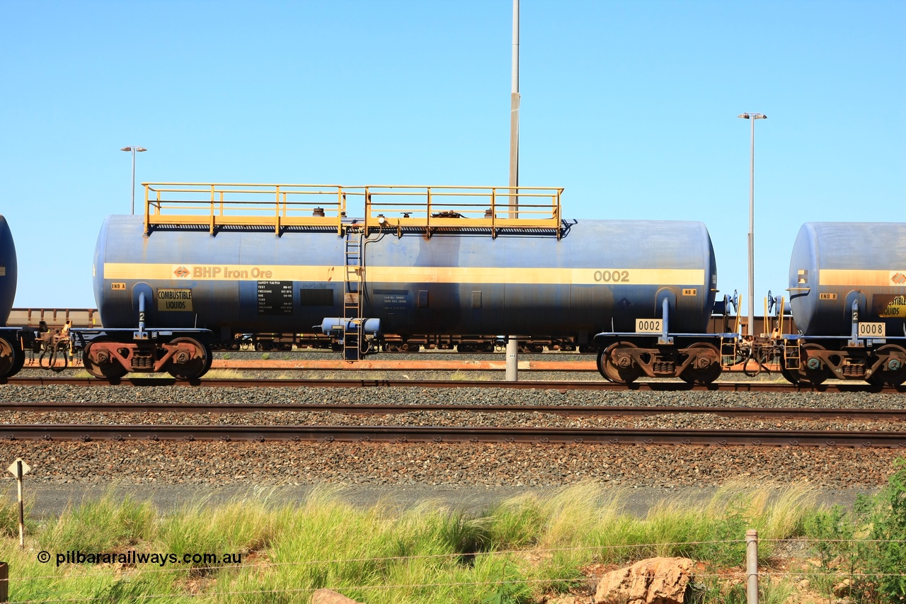 110411 09983
Nelson Point, empty 82 kL Comeng NSW built tank waggon 0002 from 1970, one of two water tank waggons, later converted to a weed spray tanker in 1977, then converted to fuel.
Keywords: Comeng-NSW;BHP-tank-waggon;