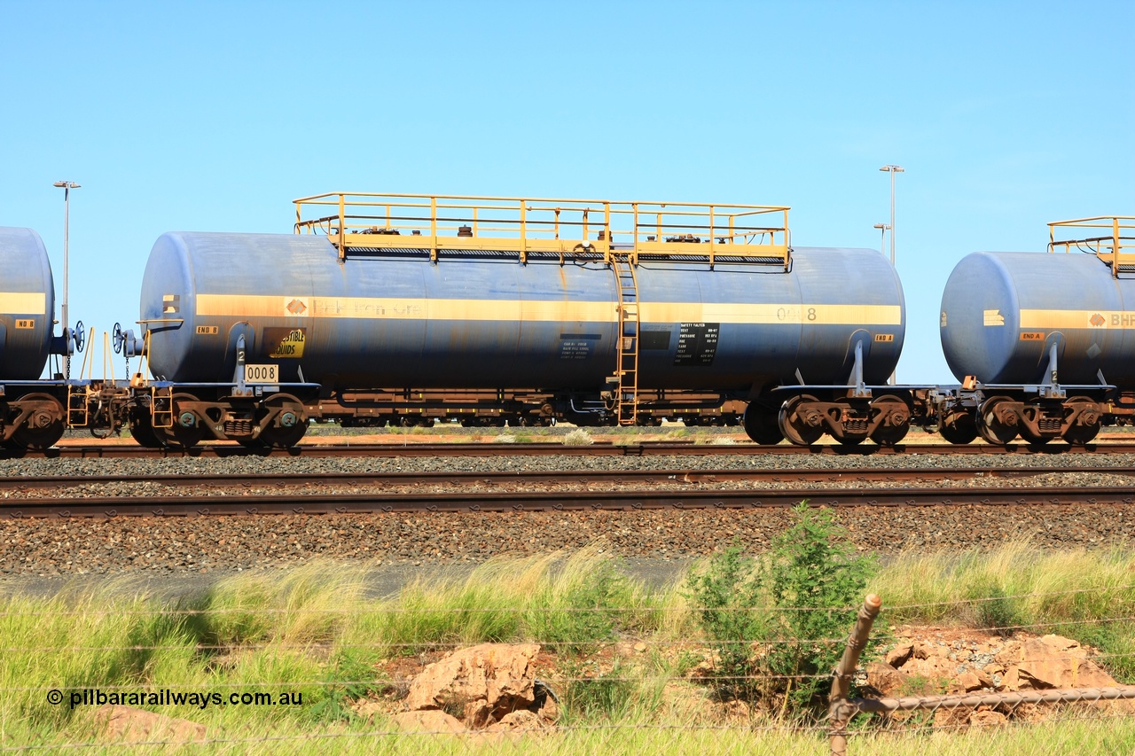 110411 09985
Nelson Point, empty 82 kL Comeng NSW built tank waggon 0008 one of six such tank waggons built in 1970-71.
Keywords: Comeng-NSW;BHP-tank-waggon;