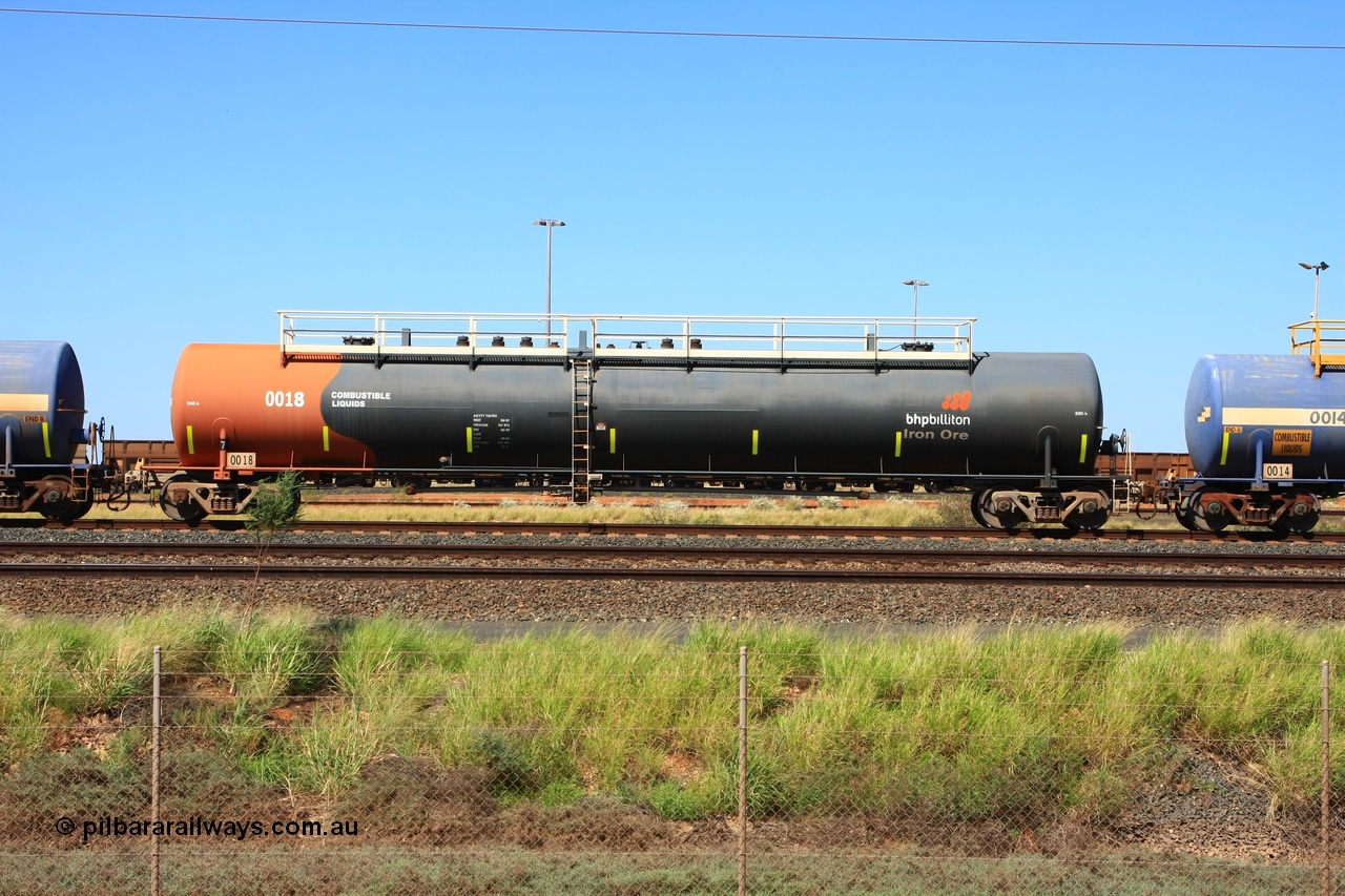 110411 10002
Nelson Point, empty 116 kL Comeng WA built tank waggon 0018 from 1974-5, one of six such tank waggons, wearing the BHP Billiton Earth livery.
Keywords: Comeng-WA;BHP-tank-waggon;