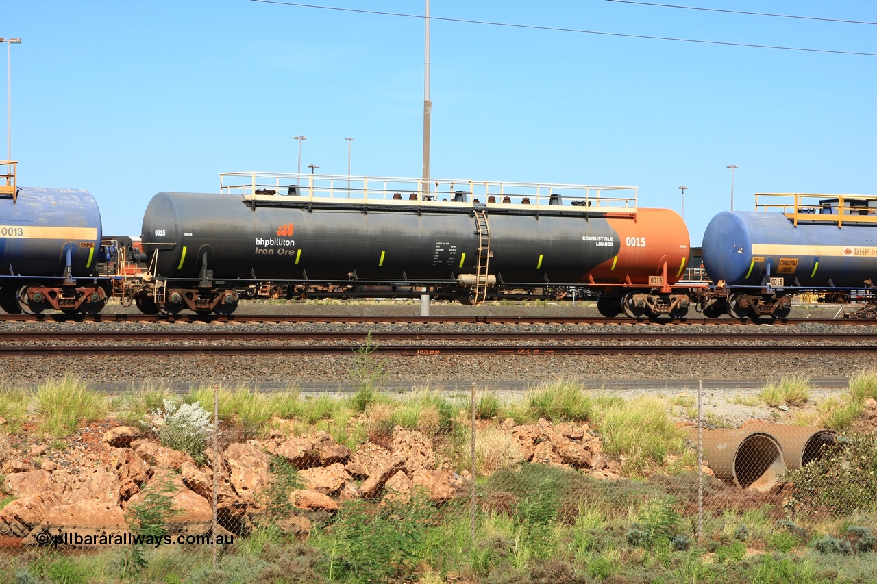 110411 10015
Nelson Point, empty 116 kL Comeng WA built tank waggon 0015 from 1974-5, one of six such tank waggons, wearing the BHP Billiton Earth livery.
Keywords: Comeng-WA;BHP-tank-waggon;