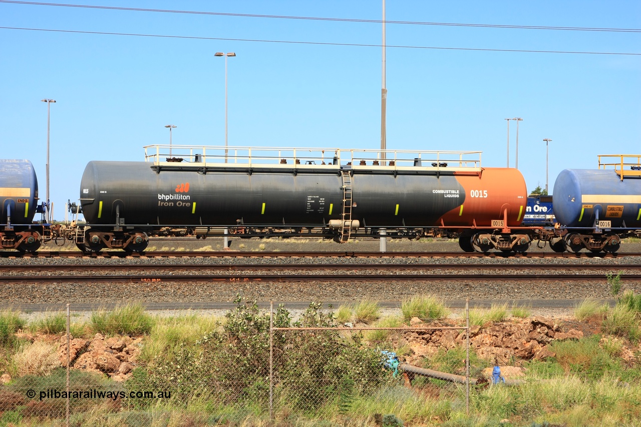 110411 10018
Nelson Point, empty 116 kL Comeng WA built tank waggon 0015 from 1974-5, one of six such tank waggons, wearing the BHP Billiton Earth livery.
Keywords: Comeng-WA;BHP-tank-waggon;