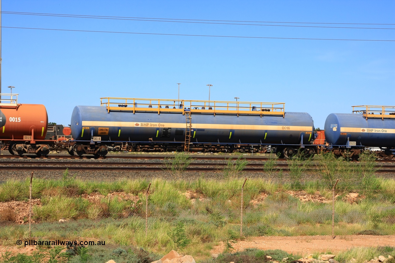 110411 10021
Nelson Point, empty 116 kL Comeng WA built tank waggon 0016 from 1974-5, one of six such tank waggons.
Keywords: Comeng-WA;BHP-tank-waggon;