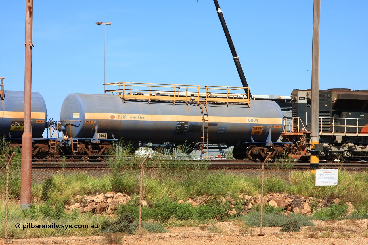 110411 10025
Nelson Point, empty 82 kL Comeng NSW built tank waggon 0004 one of six such tank waggons built in 1970-71.
Keywords: Comeng-NSW;BHP-tank-waggon;