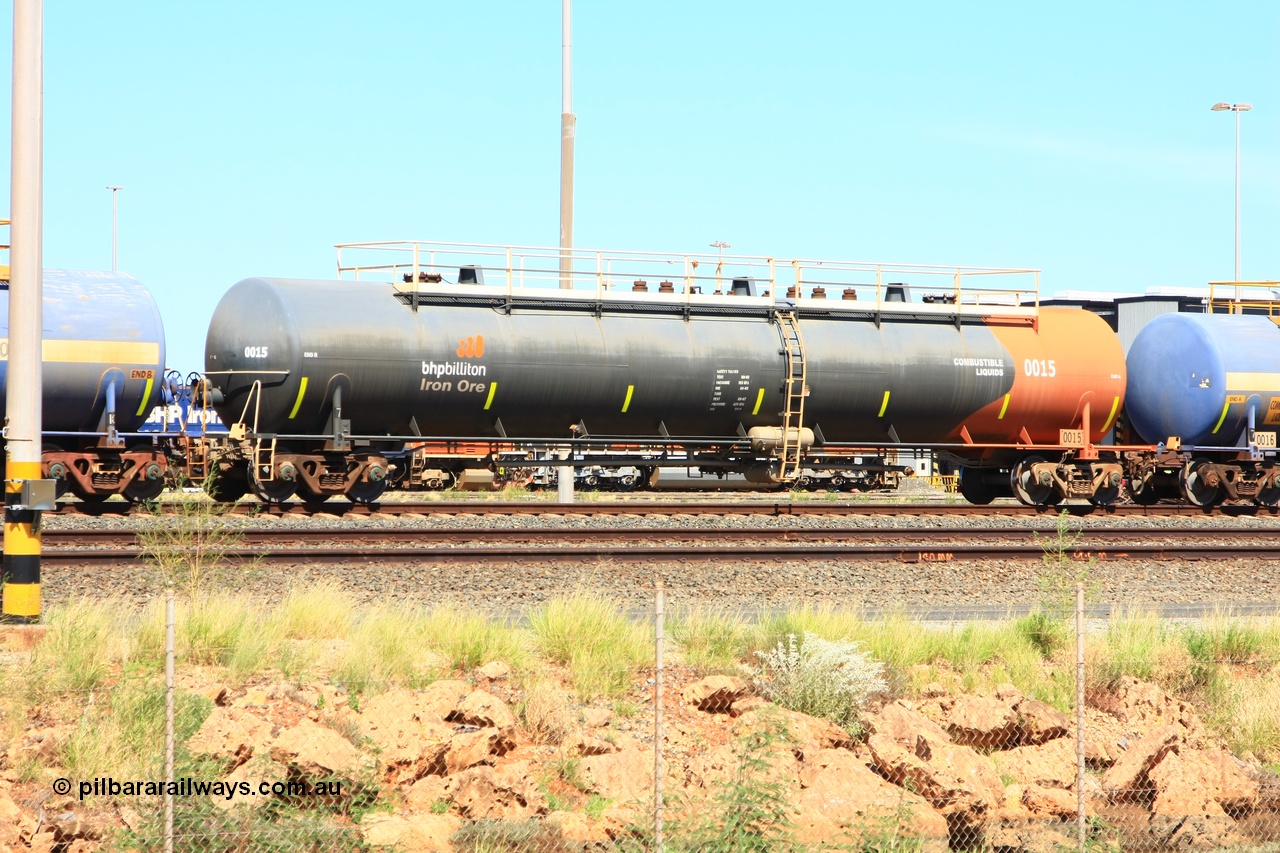 110411 10052
Nelson Point, empty 116 kL Comeng WA built tank waggon 0015 from 1974-5, one of six such tank waggons, wearing the BHP Billiton Earth livery.
Keywords: Comeng-WA;BHP-tank-waggon;