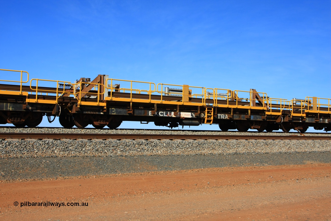 110619 1883
South of Mooka Siding, the Steel Train or rail recovery and transport train, flat waggon #13, 6202, a Comeng WA built flat waggon from January 1977 under order no. 07-M-282 RY.
Keywords: Comeng-WA;BHP-rail-train;
