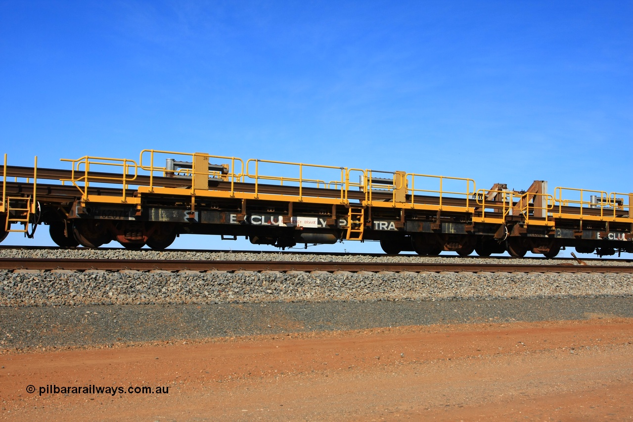 110619 1884
South of Mooka Siding, the Steel Train or rail recovery and transport train, flat waggon #14, 6207, a Comeng WA built flat waggon from January 1977 under order no. 07-M-282 RY.
Keywords: BHP-rail-train;Comeng-WA;