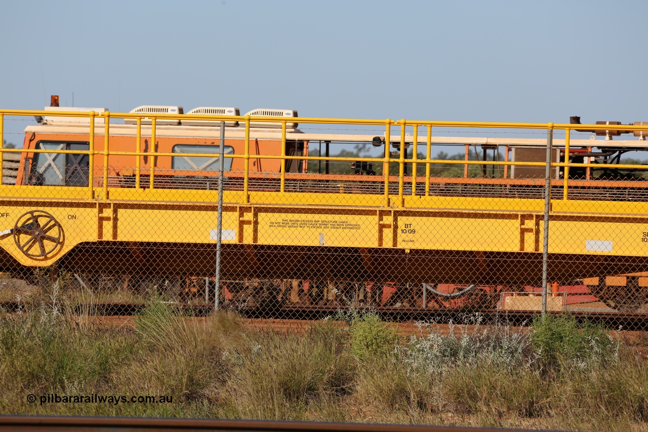 130720 1555
Flash Butt yard, new heavyweight out of gauge flat waggon 6000, unsure of builder, could be Gemco Rail in Perth.
Keywords: BHP-flat-waggon;