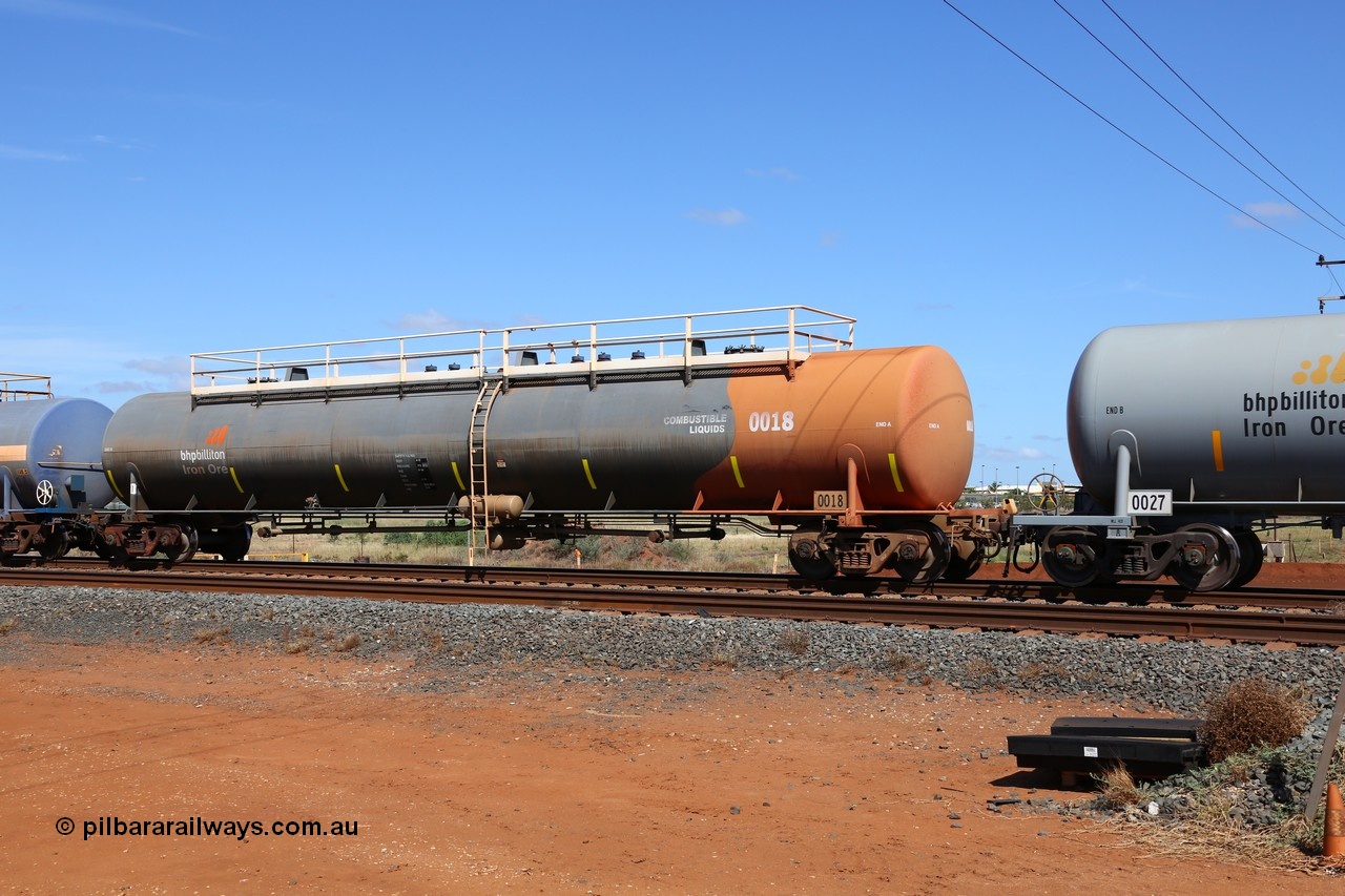 150314 7750
Bing Siding, empty 116 kL Comeng WA built tank waggon 0018 from 1974-5, one of six such tank waggons, wearing the BHP Billiton Earth livery.
Keywords: Comeng-WA;BHP-tank-waggon;