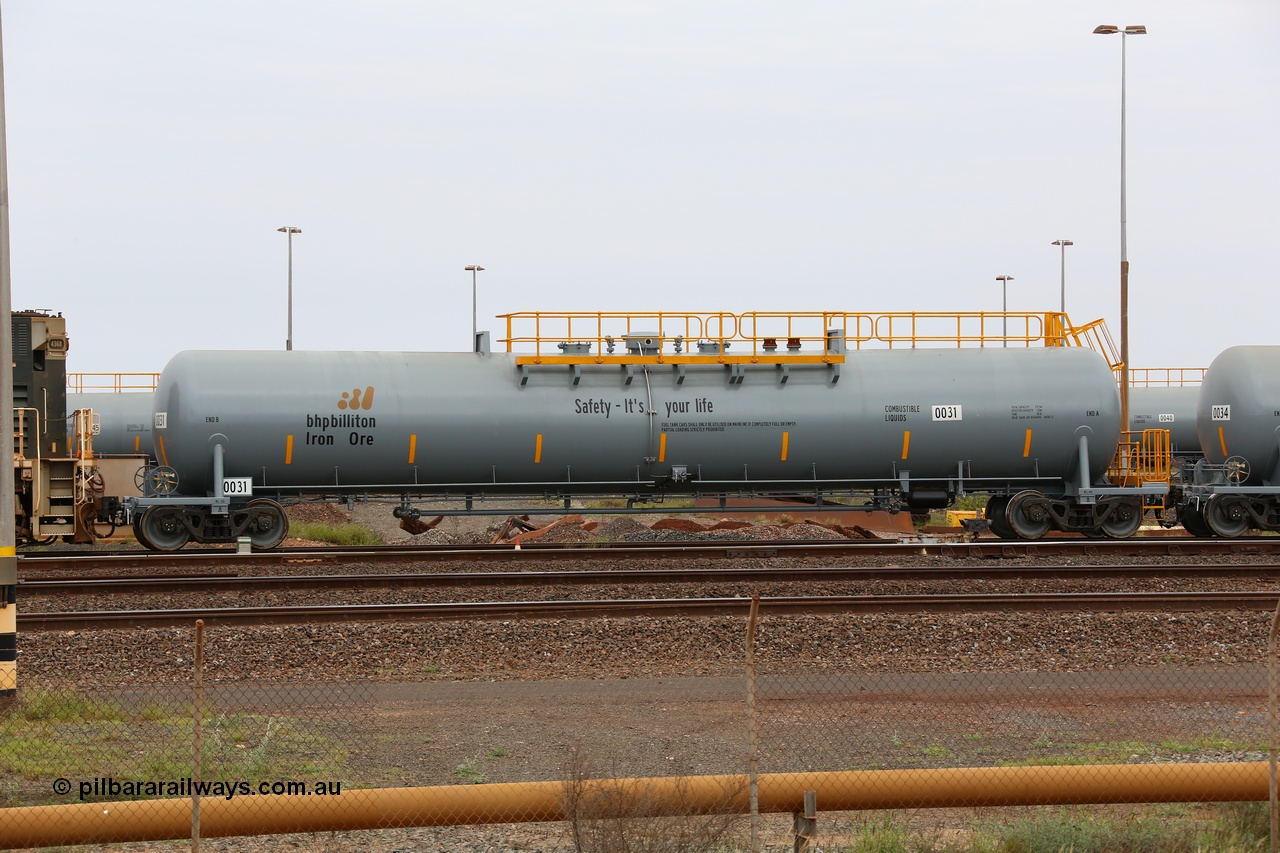 150523 8211
Nelson Point, empty 116 kL CNR-QRRS of China built tank waggon 0031, class leader of a second batch delivered in 2015 with safety slogan 'Safety - It's your life'.
Keywords: CNR-QRRS-China;BHP-tank-waggon;