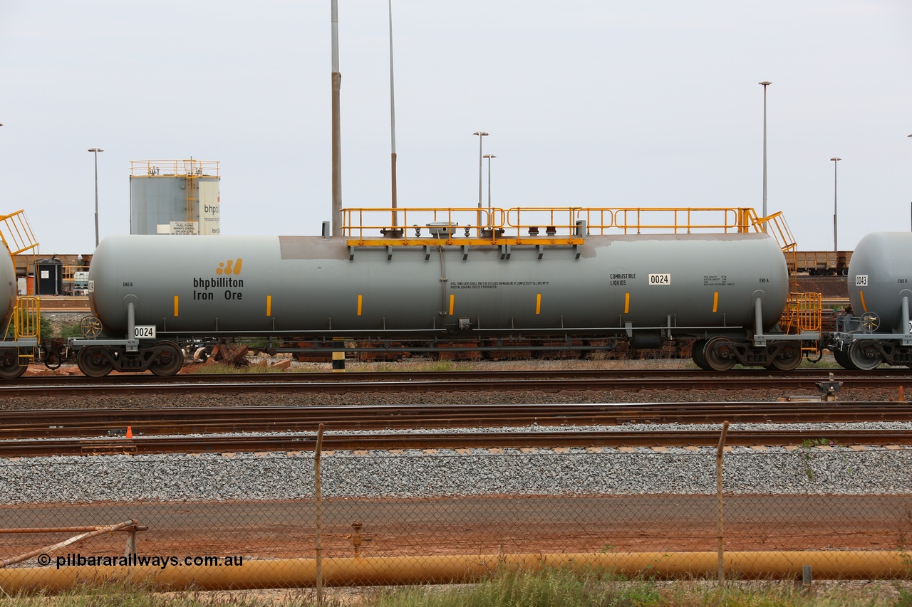 150523 8219
Nelson Point, empty 116 kL CNR-QRRS of China built tank waggon 0024, one of a batch of ten built in 2014.
Keywords: CNR-QRRS-China;BHP-tank-waggon;