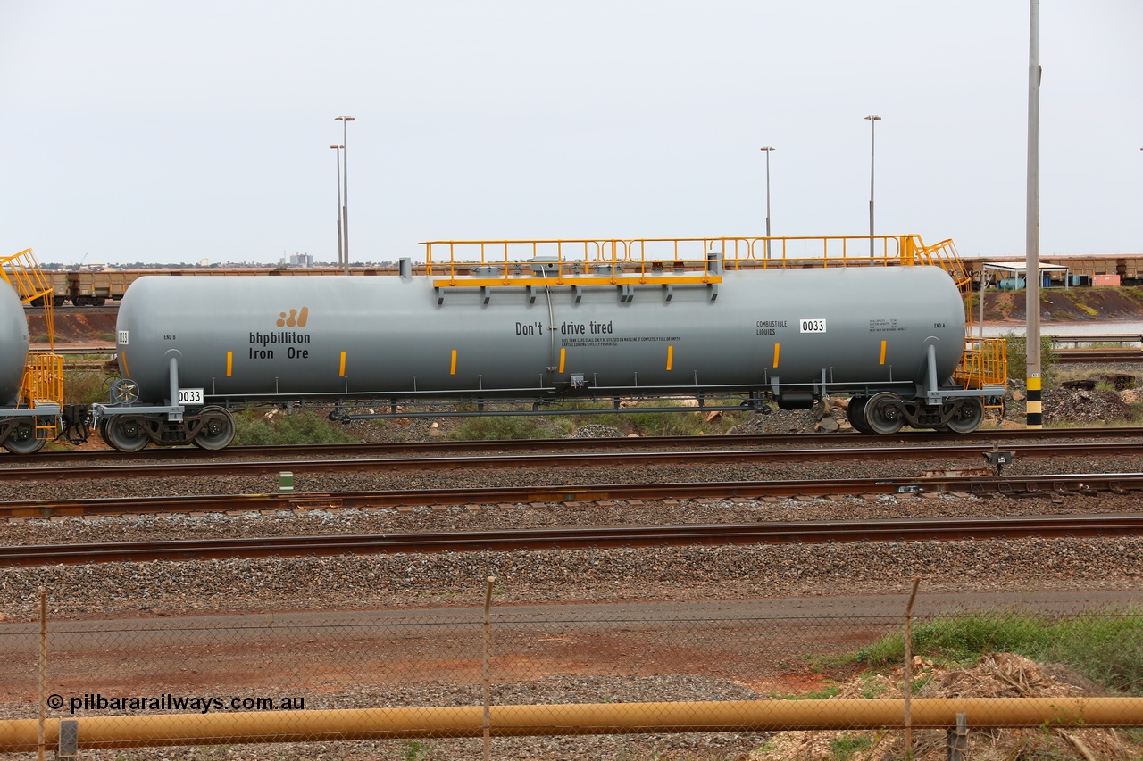 150523 8224
Nelson Point, empty 116 kL CNR-QRRS of China built tank waggon 0033, one of a second batch delivered in 2015 with safety slogan 'Don't drive tired'.
Keywords: CNR-QRRS-China;BHP-tank-waggon;