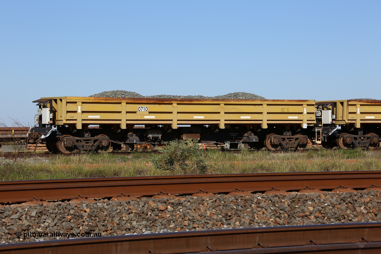 150619 9075
Flash Butt yard, CNR-QRRS of China built side dump waggons, built and delivered around 2011-12, waggon 0710 loaded with fines for sheeting.
Keywords: CNR-QRRS-China;BHP-ballast-waggon;