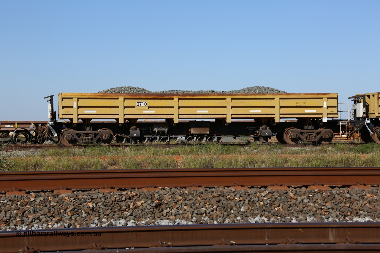 150619 9077
Flash Butt yard, CNR-QRRS of China built side dump waggons, built and delivered around 2011-12, waggon 0710 loaded with fines for sheeting.
Keywords: CNR-QRRS-China;BHP-ballast-waggon;