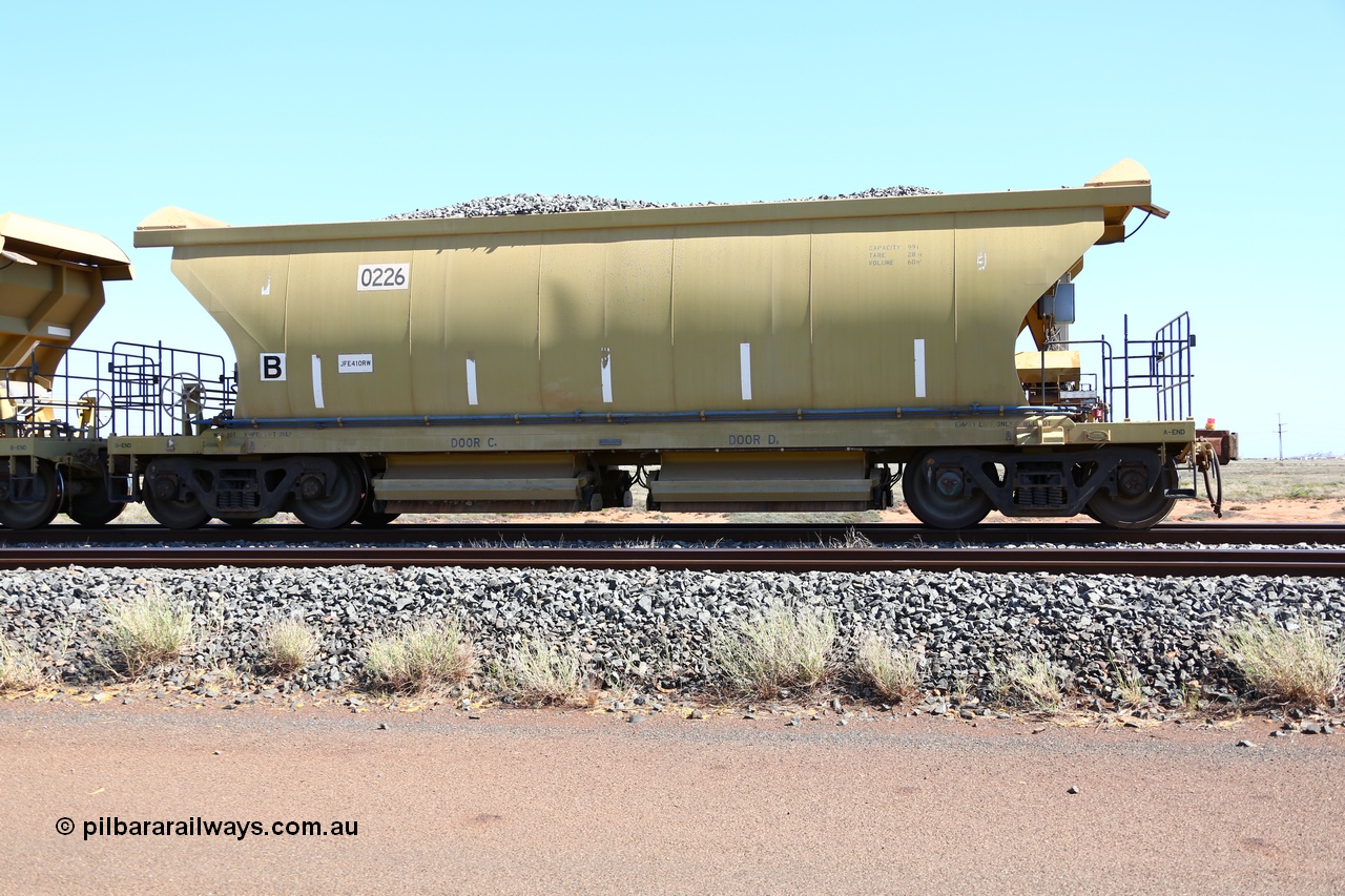 150729 9458
Bing Siding, loaded CNR-QRRS of China built 60 m3 capacity ballast waggon 0226, loaded with ballast.
Keywords: CNR-QRRS-China;BHP-ballast-waggon;