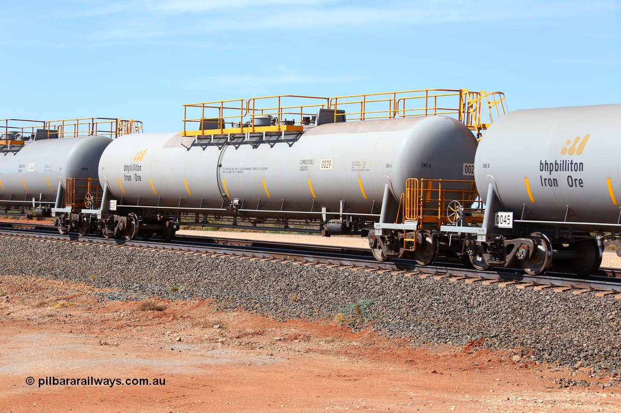 160128 00330
Mooka Siding, empty 116 kL CNR-QRRS of China built tank waggon 0029, one of a batch of ten built in 2014.
Keywords: CNR-QRRS-China;BHP-tank-waggon;