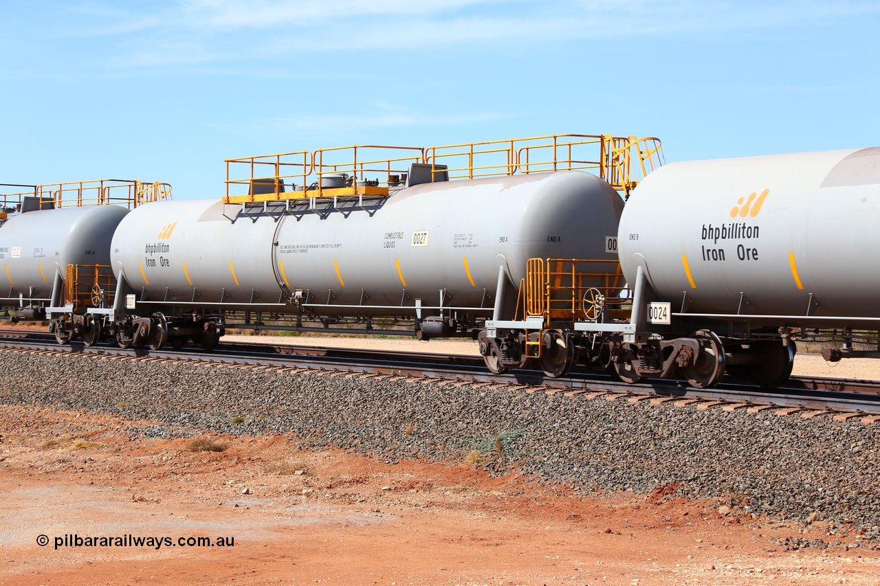 160128 00341
Mooka Siding, empty 116 kL CNR-QRRS of China built tank waggon 0027, one of a batch of ten built in 2014.
Keywords: CNR-QRRS-China;BHP-tank-waggon;
