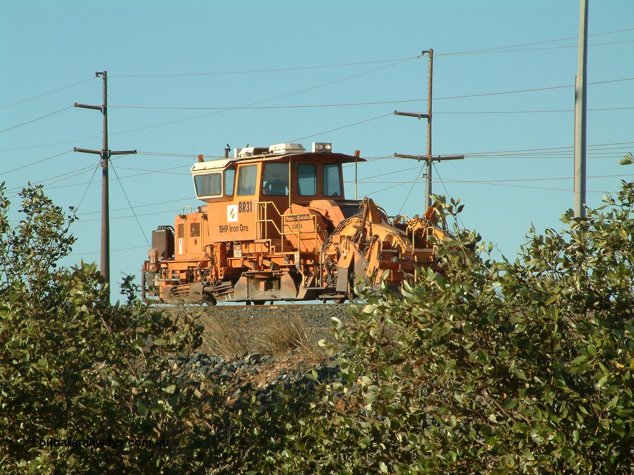 040809 164132
Nelson Point yard, ballast regulator BR 31 a Plasser Australia model SSP 110SW unit serial 401. 9th August 2004.
Keywords: BR31;Plasser-Australia;SSP-110SW;401;track-machine;