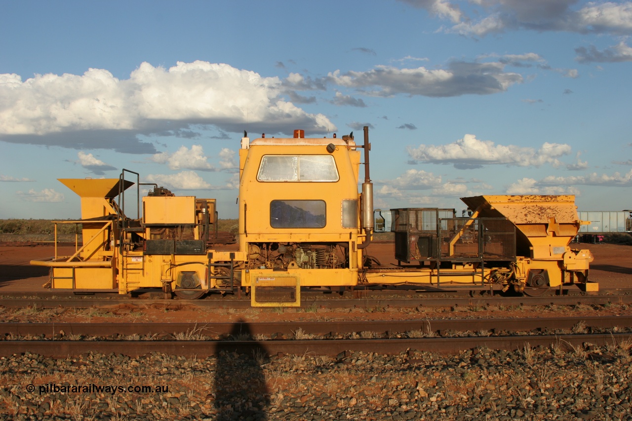 050414 0944
Flash Butt yard, BHP clip driving machine, modified from a former Plasser Australia USP 3000 ballast regulator. 14th April 2005.
Keywords: track-machine;Plasser-Australia;USP3000;