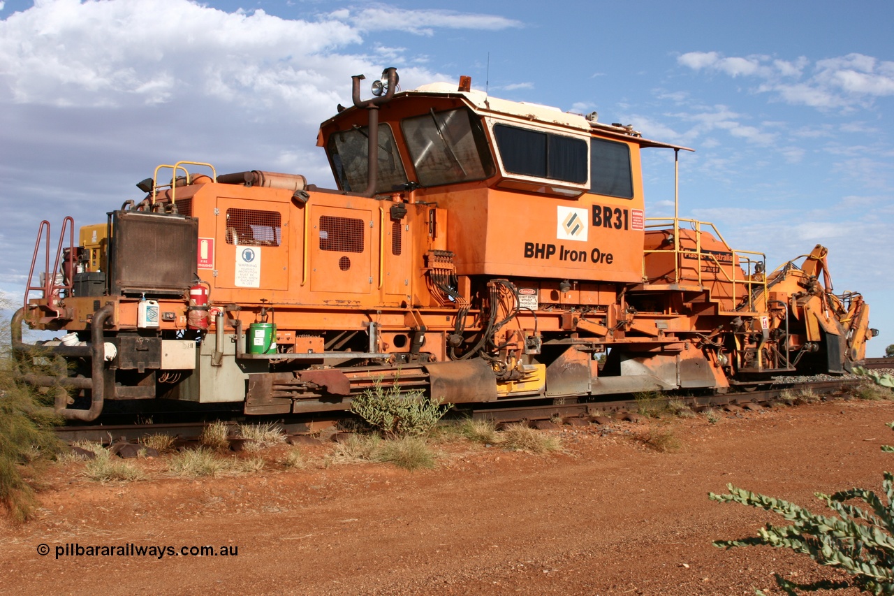 050421 1145
Gillam Siding backtrack, BHP's ballast regulator BR 31 a Plasser Australia SSP 110SW model serial 401, over view. 21st April 2005.
Keywords: BR31;Plasser-Australia;SSP-110SW;401;track-machine;