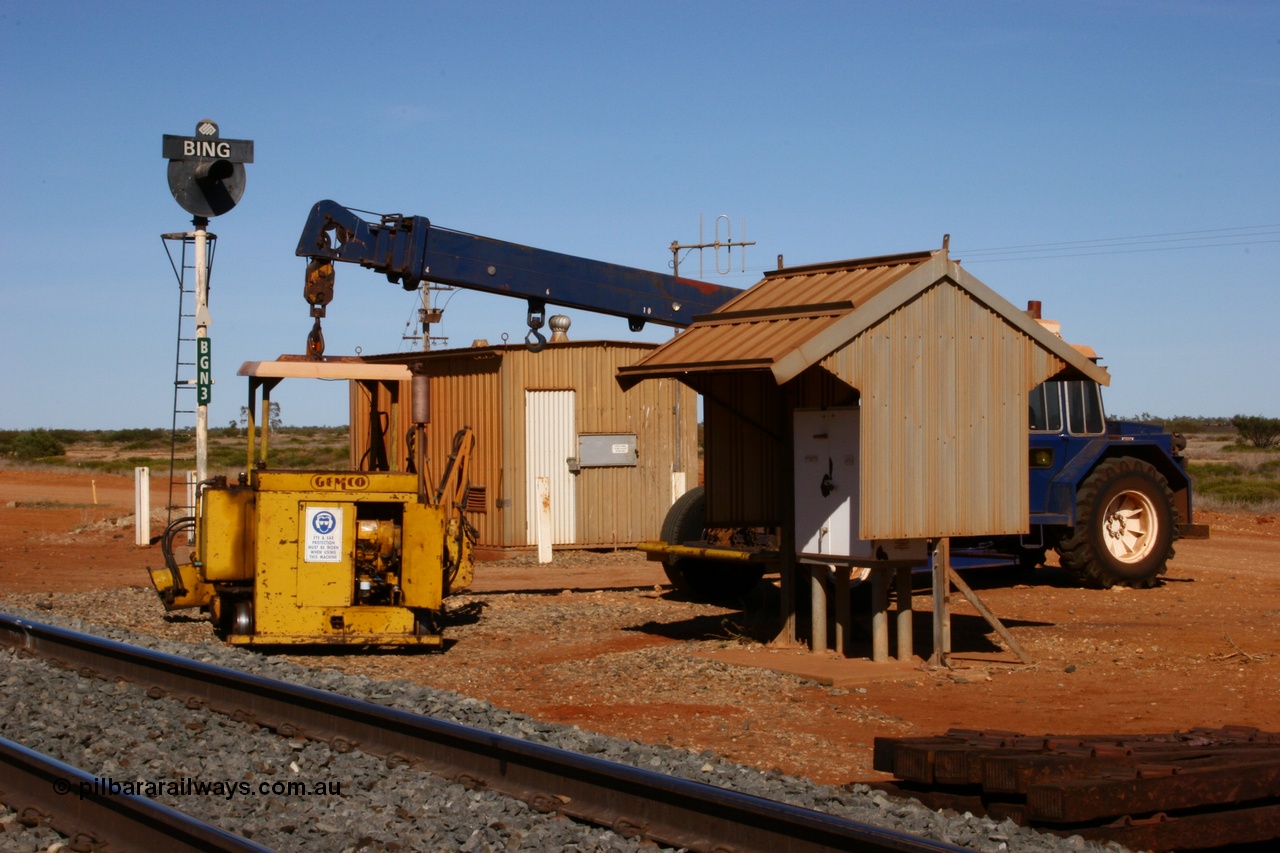 050518 2205
Bing Siding, a Gemco sleeper inserter track machine attached to a BHB type crane painted in BHP blue await another work day. 18th May 2005.
Keywords: track-machine;