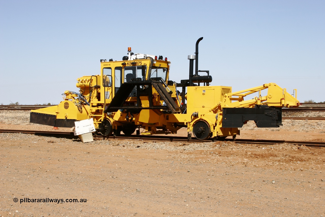 051001 5667
Flash Butt yard, a newly delivered Knox Kershaw KBR 875 ballast regulator serial 015-875-05. 1st October 2005.
Keywords: Knox-Kershaw;KBR-875;track-machine;