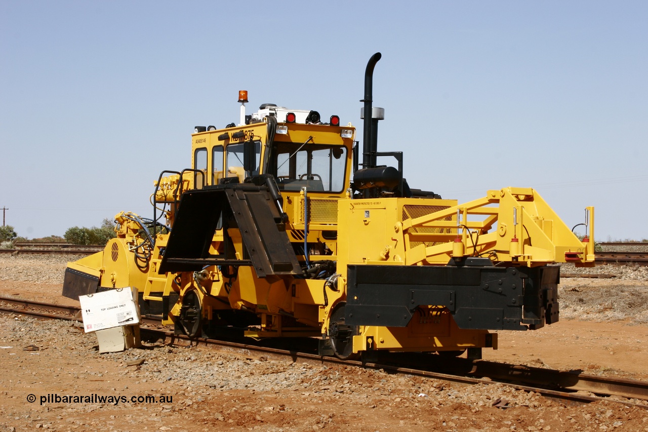 051001 5681
Flash Butt yard, a newly delivered Knox Kershaw KBR 875 ballast regulator serial 015-875-05. 1st October 2005.
Keywords: Knox-Kershaw;KBR-875;track-machine;