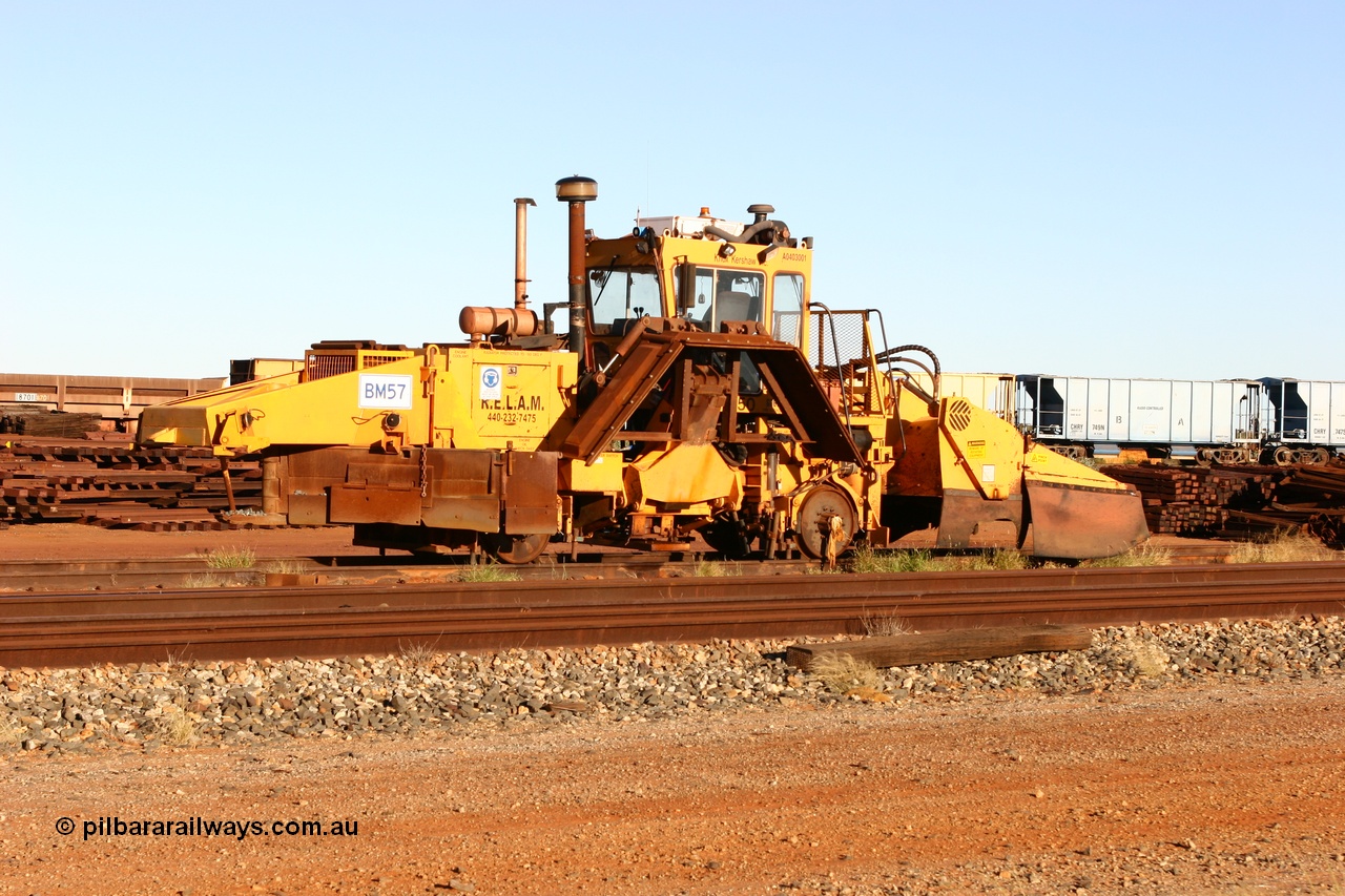 060429 3767
Flash Butt yard, a Knox Kershaw KBR 850 ballast regulator lettered for Railway Equipment Leasing And Maintenance RELAM Inc with a Barclay Mowlem id number BM57. 29th April 2006.
Keywords: Knox-Kershaw;KBR-850;track-machine;