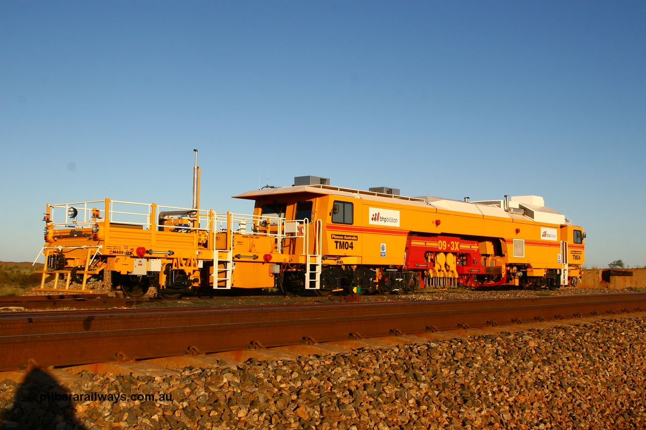 080621 2797
Walla back track, BHP track machine TM04 a Plasser Australia unit model 09-3X serial M489. 21st June 2008.
Keywords: TM04;Plasser-Australia;09-3X;M489;track-machine;