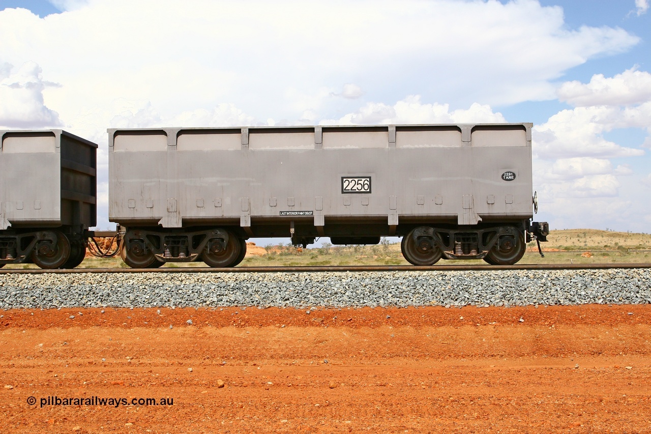 080124 1624
Chapman Siding, side view of control waggon 2256, built by China Southern or CSR at their Zhuzhou Rolling Stock Works in China in 2007. 24th January 2008.
Keywords: 2256;CSR-Zhuzhou-Rolling-Stock-Works-China;FMG-ore-waggon;