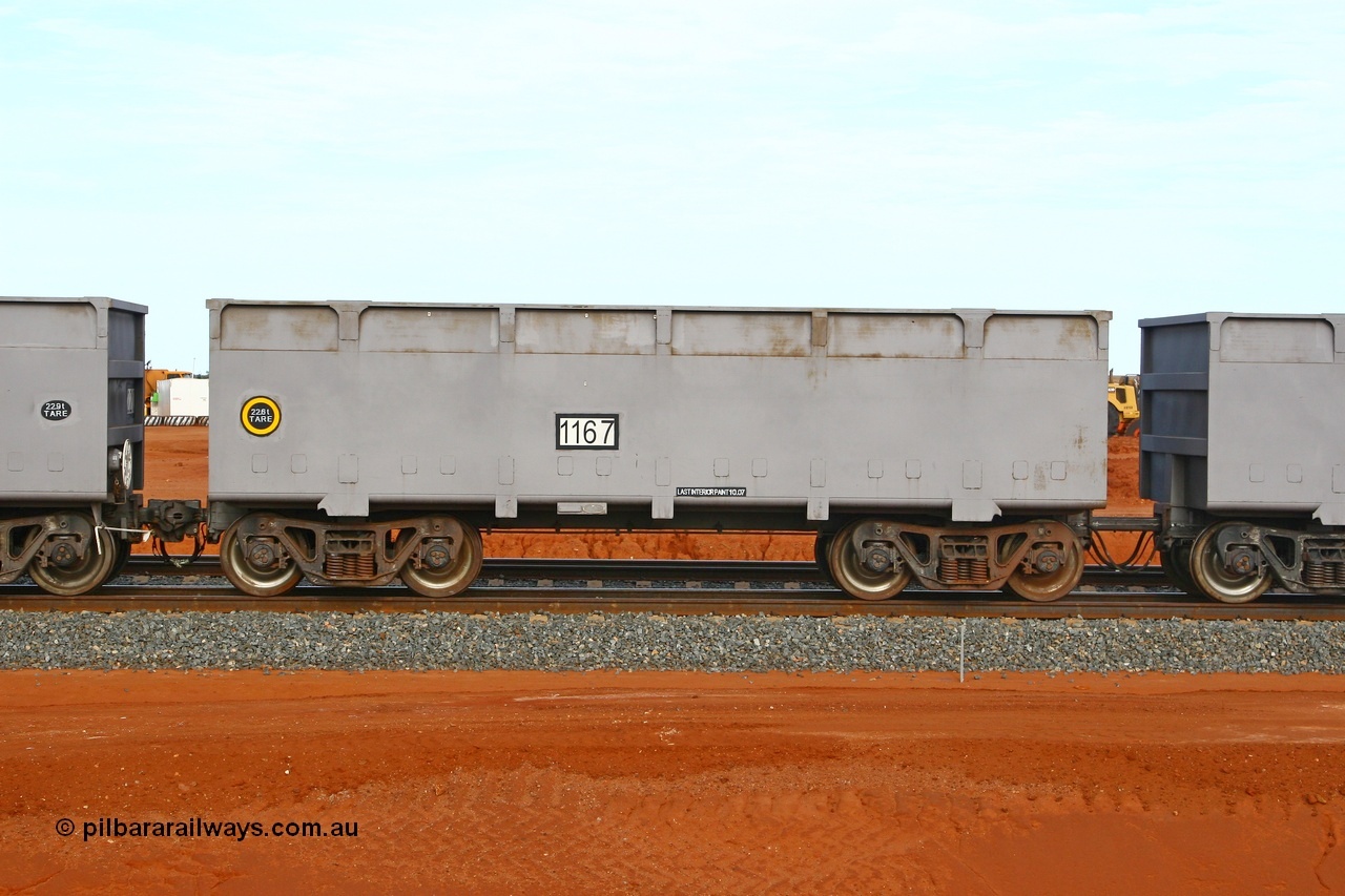 080304 2176
Thomas Yard, down the rail welding end, side view of slave waggon 1167, the yellow circle around the tare weight 22.6 t indicates the rotary coupler end, built by China Southern or CSR at their Zhuzhou Rolling Stock Works in China in 2007. 4th March 2008.
Keywords: 1167;CSR-Zhuzhou-Rolling-Stock-Works-China;FMG-ore-waggon;