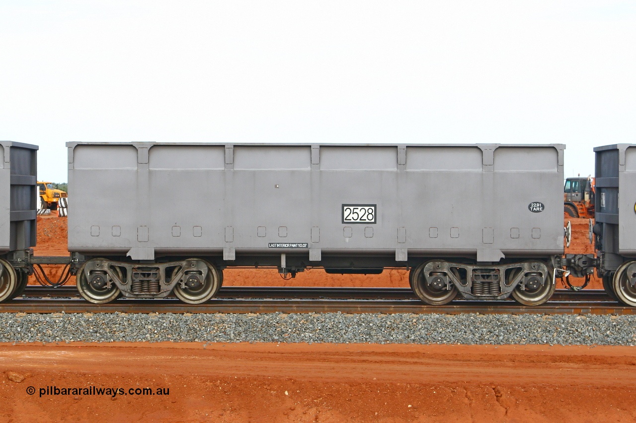 080304 2206
Thomas Yard, down the rail welding end, side view of control waggon 2528, built by China Southern or CSR at their Zhuzhou Rolling Stock Works in China in 2007. 4th March 2008.
Keywords: 2528;CSR-Zhuzhou-Rolling-Stock-Works-China;FMG-ore-waggon;