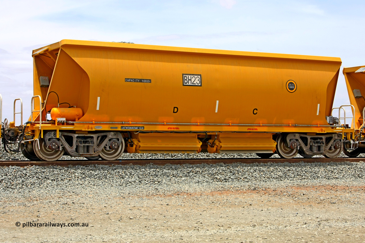 081225 0544
Barker Siding, one of FMG's thirty five ballast waggons, BH 23, 100 tonne capacity, built in China by CSR at the Yangtze Rolling Stock Company in 2008. December 25, 2008.
Keywords: BH23;CSR-Yangtze-Rolling-Stock-Co-China;FMG-ballast-waggon;