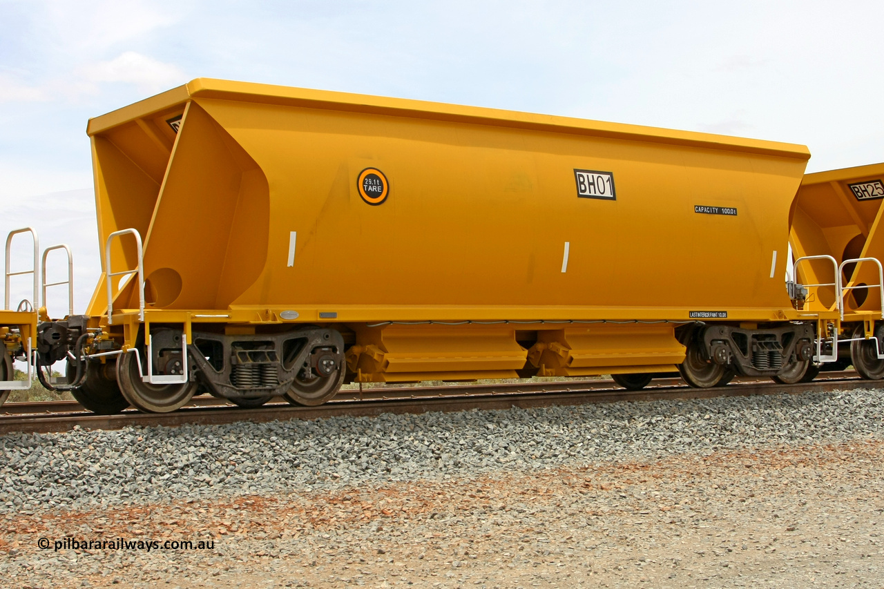 081225 0558
Barker Siding, one of FMG's thirty five ballast waggons, BH 01, 100 tonne capacity, built in China by CSR at the Yangtze Rolling Stock Company in 2008. December 25, 2008.
Keywords: BH01;CSR-Yangtze-Rolling-Stock-Co-China;FMG-ballast-waggon;