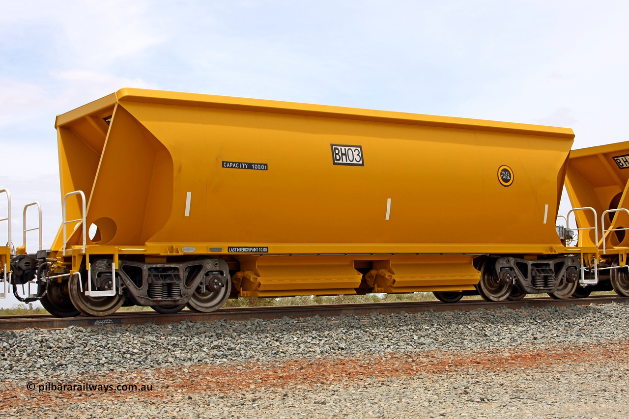 081225 0562
Barker Siding, one of FMG's thirty five ballast waggons, BH 03, 100 tonne capacity, built in China by CSR at the Yangtze Rolling Stock Company in 2008. December 25, 2008.
Keywords: BH03;CSR-Yangtze-Rolling-Stock-Co-China;FMG-ballast-waggon;