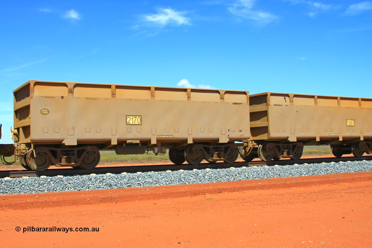 090121 1200
Boodarie, an FMG empty train with mismatched waggon pair slave 1367 22.6 tonnes tare and control 2170 22.9 tonne tare from the original CSR Zhuzhou Rolling Stock Works in China build from 2007.
Keywords: 1367-2170;CSR-Zhuzhou-Rolling-Stock-Works-China;FMG-ore-waggon