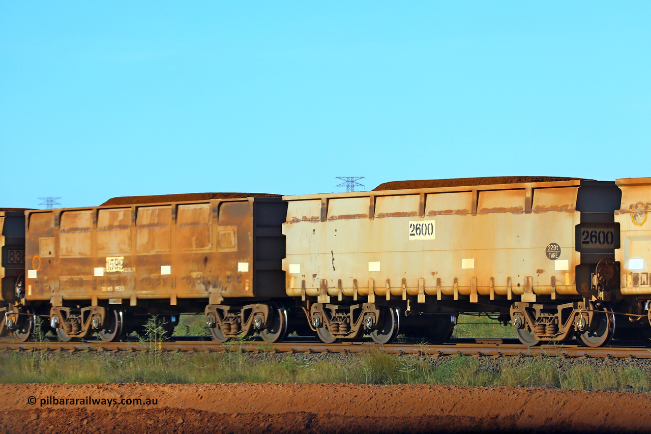 250430 10060
Boodarie, a totally mismatched FMG waggon pair, 1599 [slave] is an original CSR Zhuzhou build from 2007, and the renumbered 2600 [master] is an CRRC Yangtze build, second style, which only started appearing from 2014 and was originally 8366. Loaded train May 1, 2025.
Keywords: 1599-2600;CSR-Zhuzhou-Rolling-Stock-Works-China;CRRC-Yangtze;FMG-ore-waggon