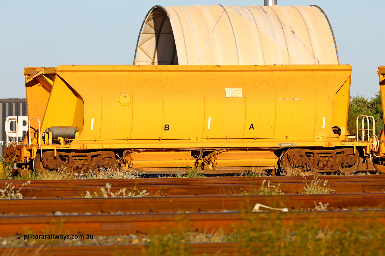 250501 0624
Thomas Yard, one of FMG's thirty five ballast waggons, BH 05, 100 tonne capacity, built in China by CSR at the Yangtze Rolling Stock Company in 2008. May 1, 2025.
Keywords: BH05;CSR-Yangtze-Rolling-Stock-Co-China;FMG-ballast-waggon