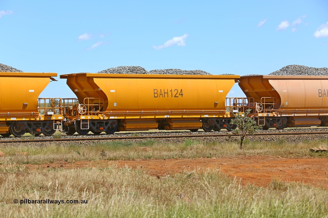 210322 9566
Near Gecko on Rio Tinto's Dampier - Tom Price line is Chinese built ballast waggon BAH 124 on a loaded ballast rake. Location is roughly [url=https://goo.gl/maps/XZkGLreipQwHrTjw9]here[/url]. 22nd March 2021.
Keywords: BAH-type;BAH124;Rio-ballast-waggon;