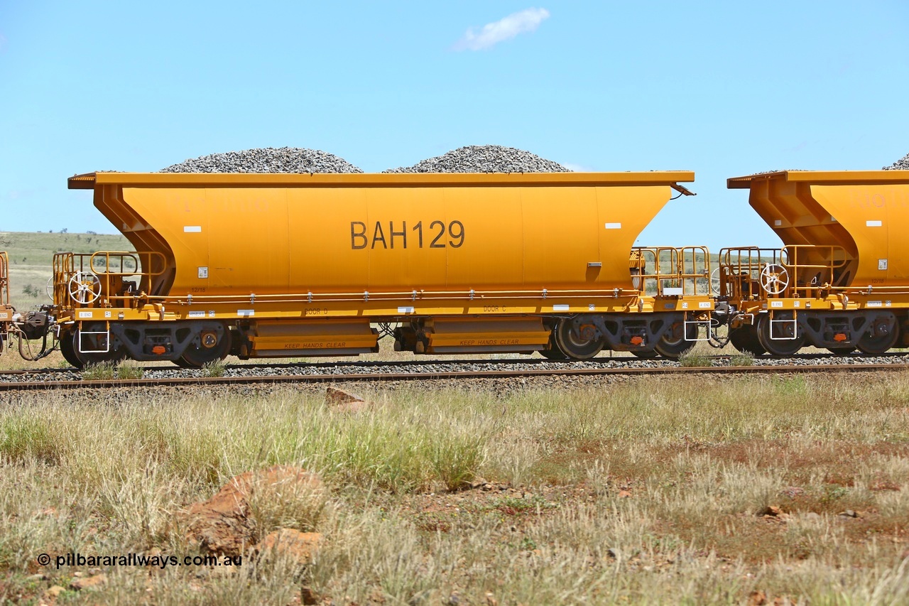 210322 9568
Near Gecko on Rio Tinto's Dampier - Tom Price line is Chinese built ballast waggon BAH 129 on a loaded ballast rake. Location is roughly [url=https://goo.gl/maps/XZkGLreipQwHrTjw9]here[/url]. 22nd March 2021.
Keywords: BAH-type;BAH129;Rio-ballast-waggon;