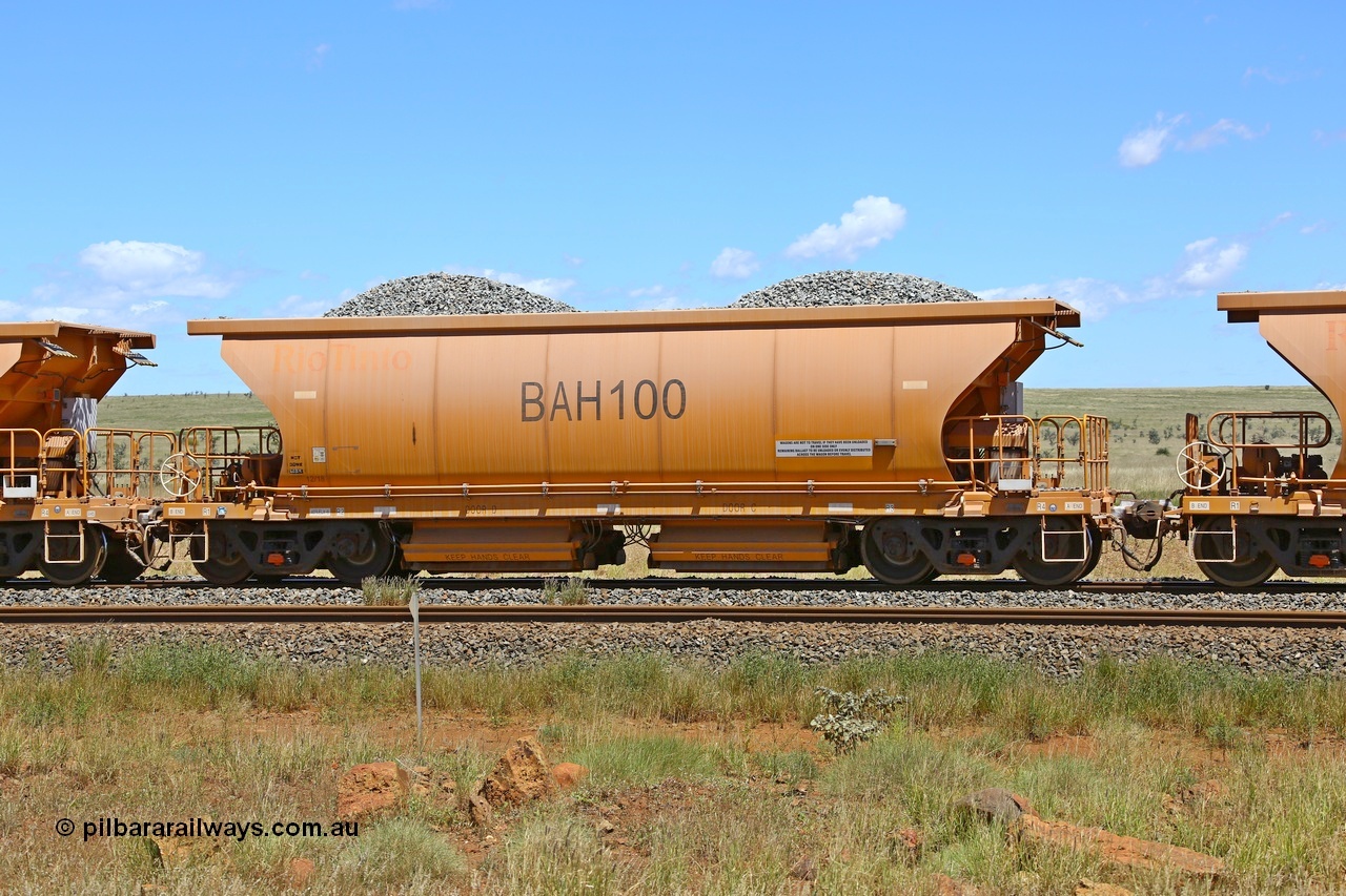 210322 9576
Near Gecko on Rio Tinto's Dampier - Tom Price line is Chinese built ballast waggon BAH 100 on a loaded ballast rake. Location is roughly [url=https://goo.gl/maps/XZkGLreipQwHrTjw9]here[/url]. 22nd March 2021.
Keywords: BAH-type;BAH100;Rio-ballast-waggon;