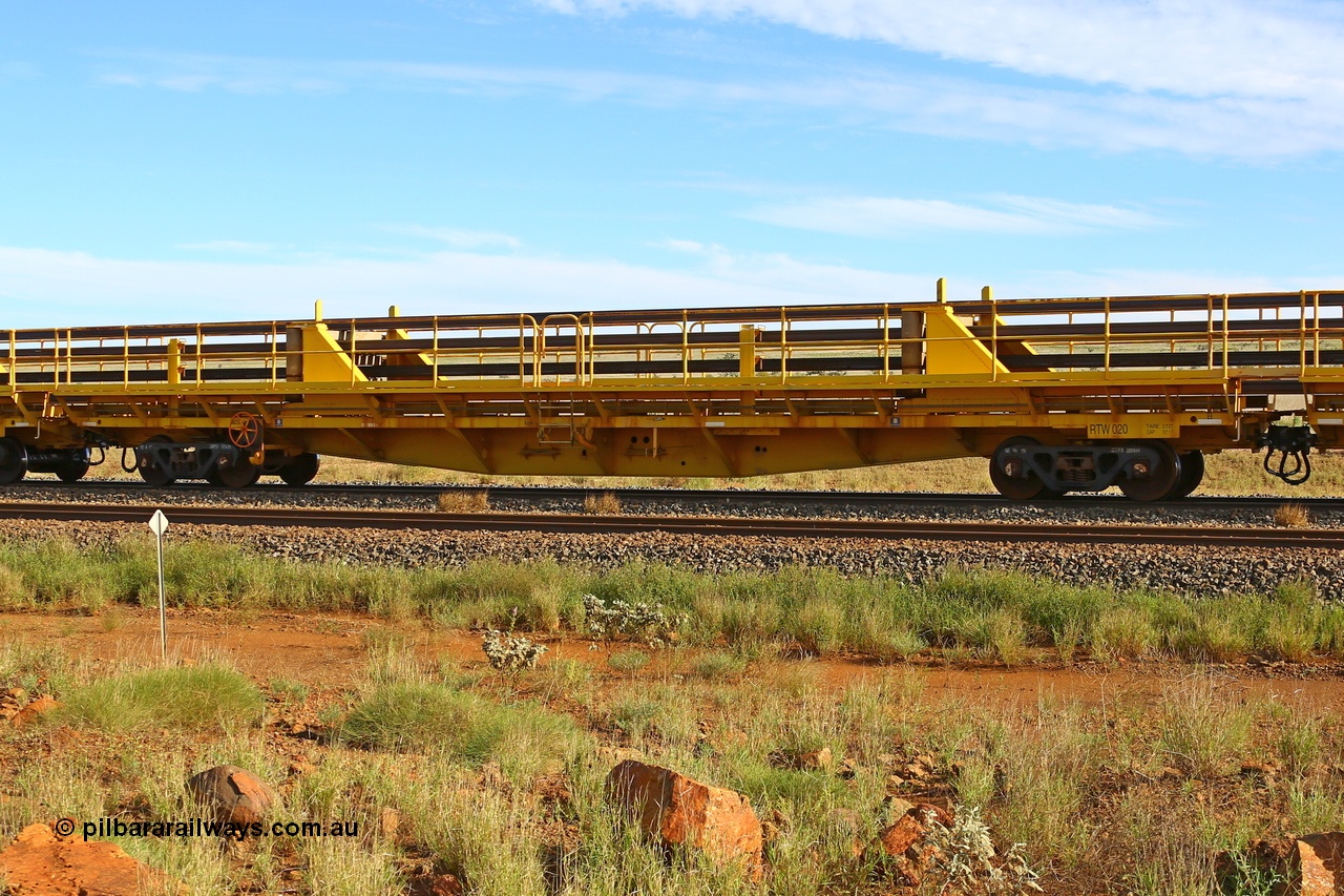 210510 1100
Near Gull on the Rio Tinto Dampier - Tom Price line at the 101.5 km, RTW type intermediate rail waggon RTW 020 on Rio Tinto's Gemco Rail built rail train consist. 10th May 2021. [url=https://goo.gl/maps/9WbRn1E4vP6a1YbN8]Location[/url].
Keywords: RTW-type;RTW020;Gemco-Rail-WA;