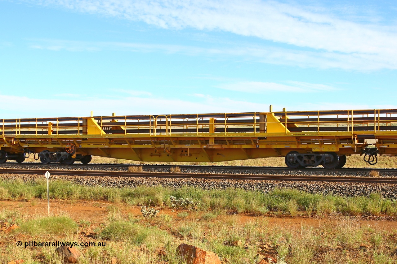 210510 1101
Near Gull on the Rio Tinto Dampier - Tom Price line at the 101.5 km, RTW type intermediate rail waggon RTW 019 on Rio Tinto's Gemco Rail built rail train consist. 10th May 2021. [url=https://goo.gl/maps/9WbRn1E4vP6a1YbN8]Location[/url].
Keywords: RTW-type;RTW019;Gemco-Rail-WA;