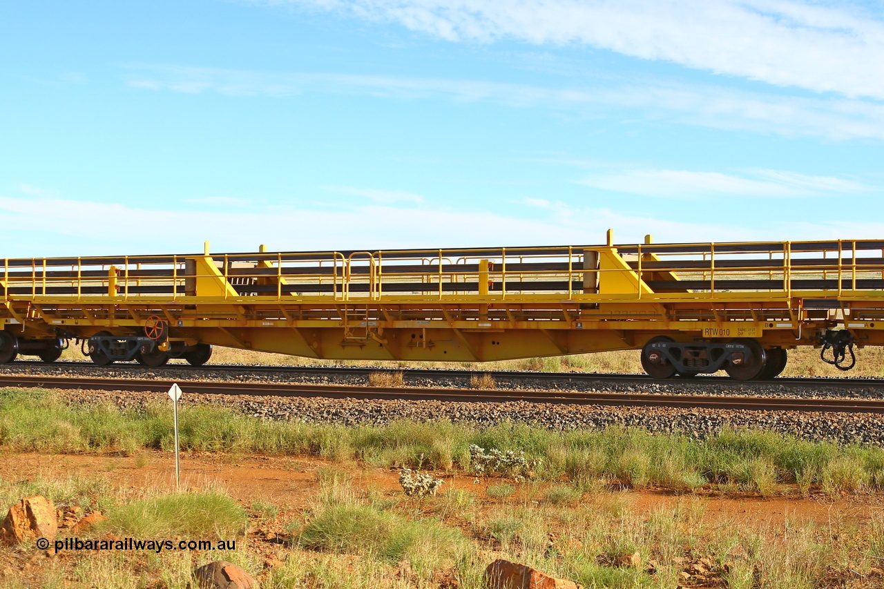 210510 1110
Near Gull on the Rio Tinto Dampier - Tom Price line at the 101.5 km, RTW type intermediate rail waggon RTW 010 on Rio Tinto's Gemco Rail built rail train consist. 10th May 2021. [url=https://goo.gl/maps/9WbRn1E4vP6a1YbN8]Location[/url].
Keywords: RTW-type;RTW010;Gemco-Rail-WA;