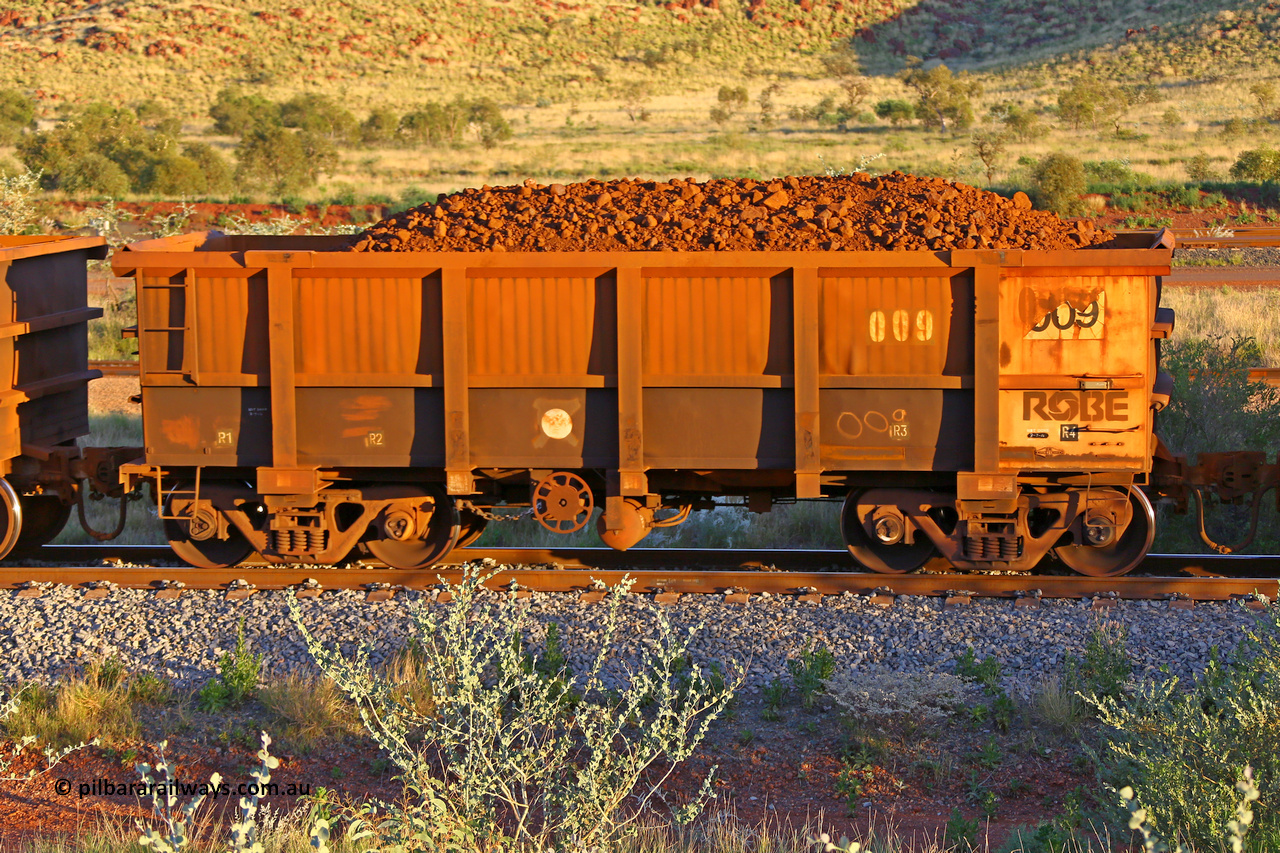 0009 170513 8723
Robe River ore waggon 009, built by Nippon Sharyo Nihon, handbrake side loaded view, Cape Lambert yard, May 13, 2017.
Keywords: 009;Nippon-Sharyo-Nihon;Robe-ore-waggon;