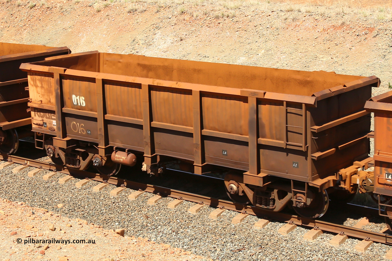 0016 160306 1244
Robe River ore waggon 016, built by Nippon Sharyo Nihon, fixed coupler non-handbrake side empty view at Greenpool on the Cape Lambert line. March 6, 2016.
Keywords: 016;Nippon-Sharyo-Nihon;Robe-ore-waggon;