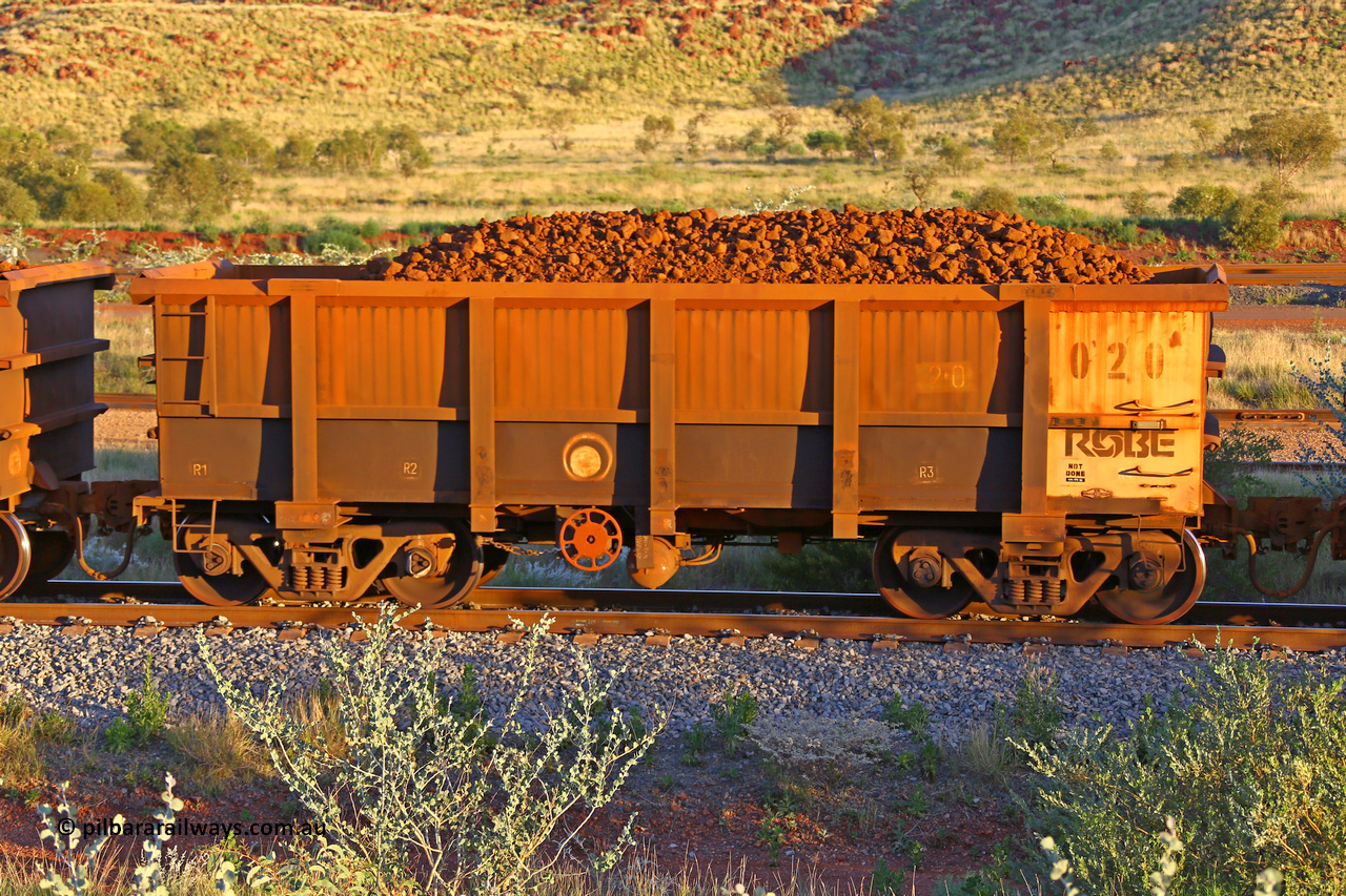 0020 170513 8722
Robe River ore waggon 020, built by Nippon Sharyo Nihon, handbrake side loaded view, Cape Lambert yard, May 13, 2017.
Keywords: 020;Nippon-Sharyo-Nihon;Robe-ore-waggon;